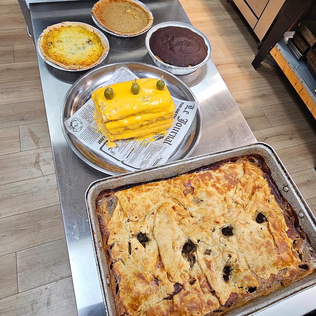 Tourtière du Saguenay et pain sandwich